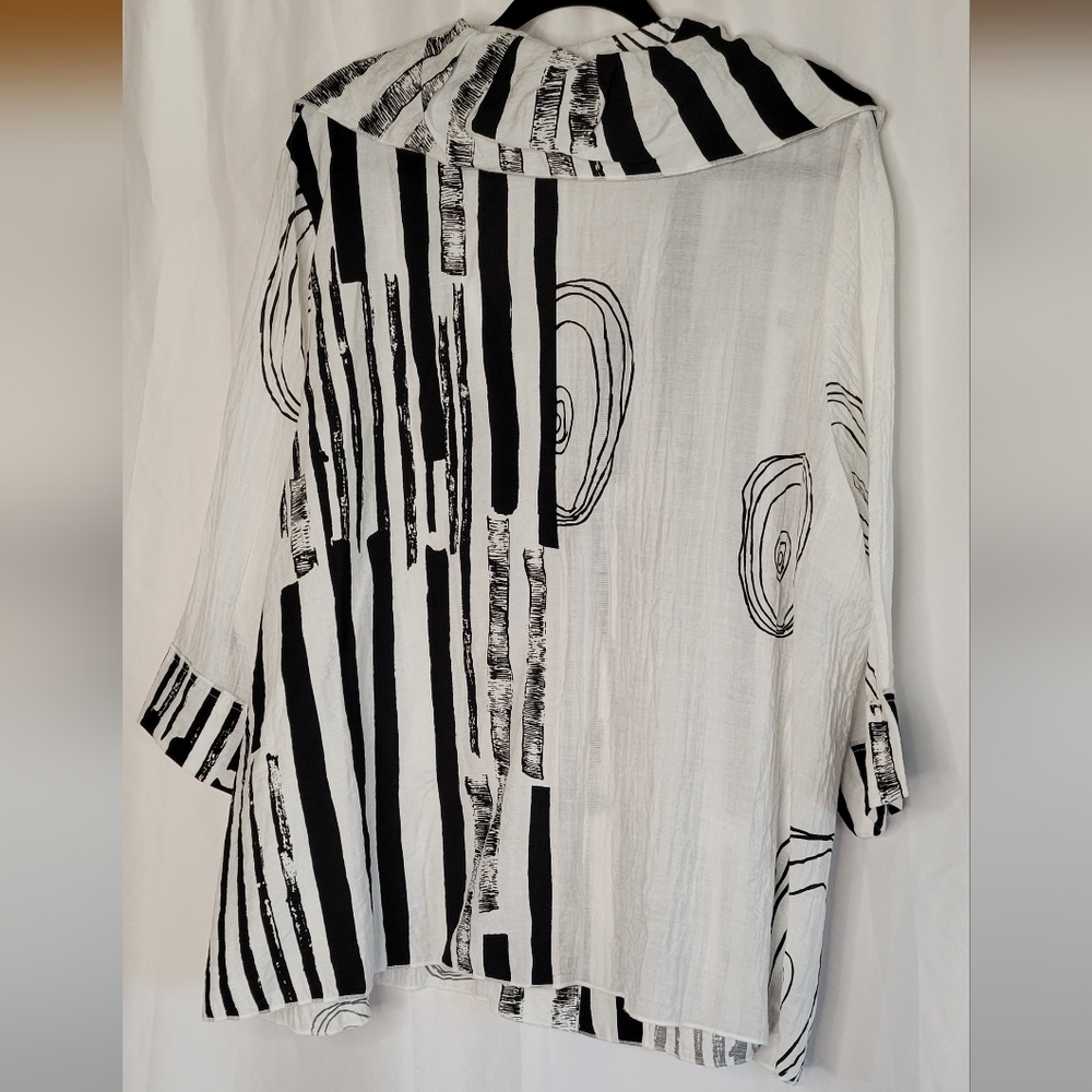 Chic Monochrome Button Down Shirt - image 7